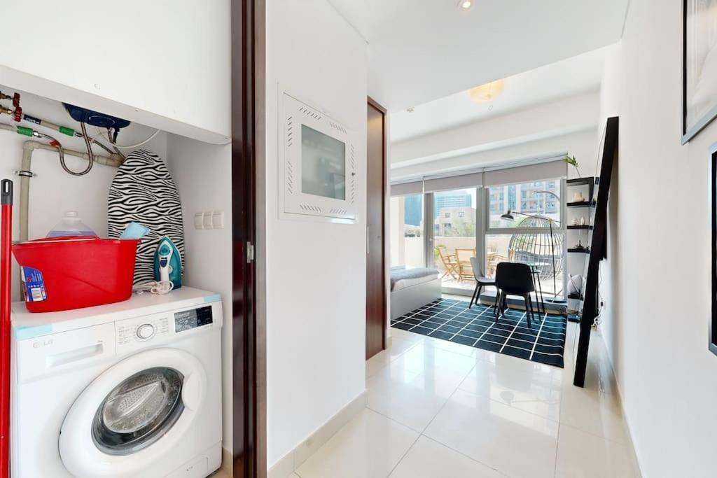 Studio In Best Part Of Downtown With Amazing Pool ดูไบ ภายนอก รูปภาพ
