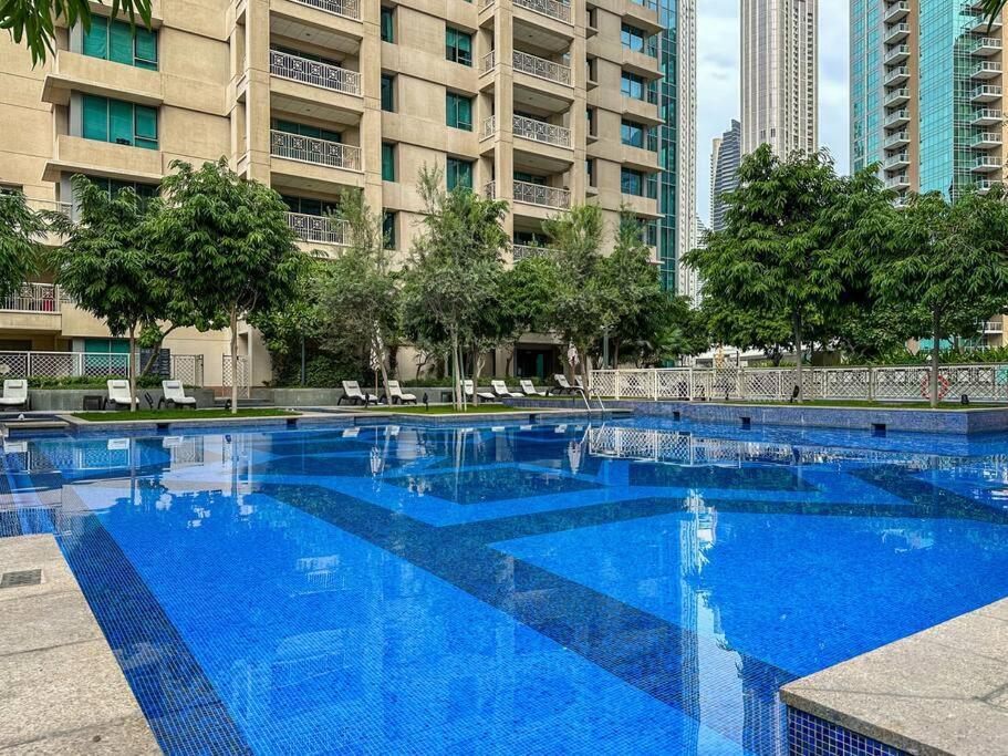 Studio In Best Part Of Downtown With Amazing Pool ดูไบ ภายนอก รูปภาพ